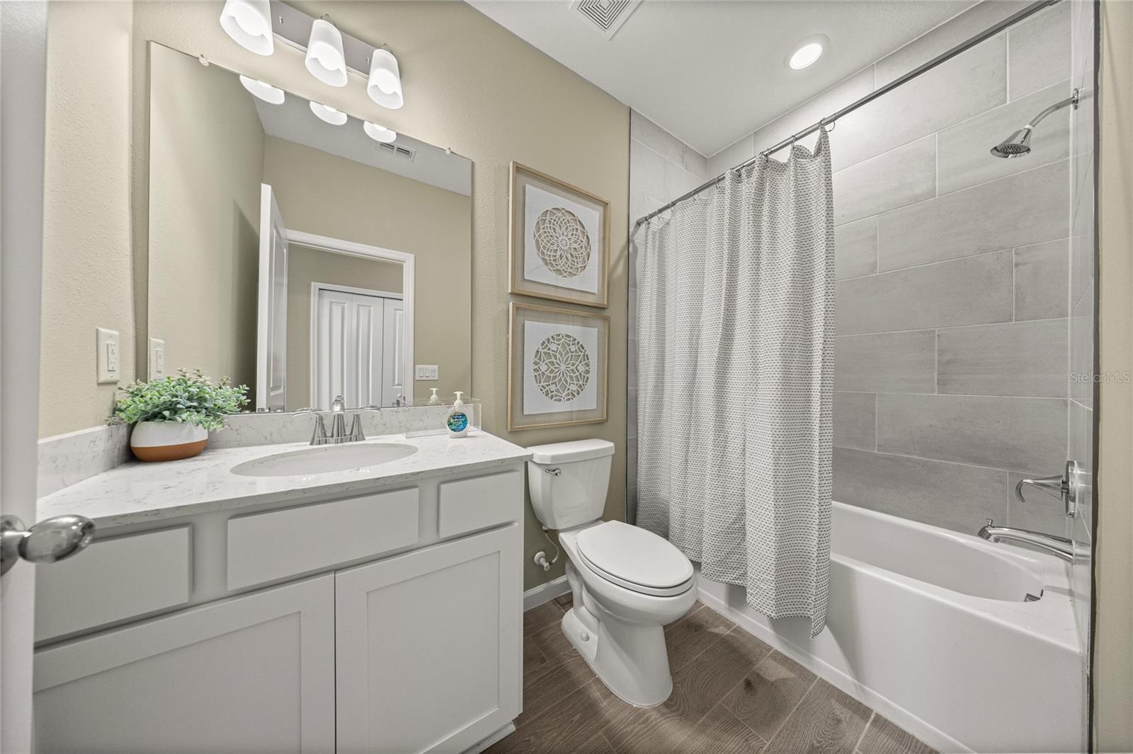 Image 3 of 21 For 14204 Convergence Boulevard