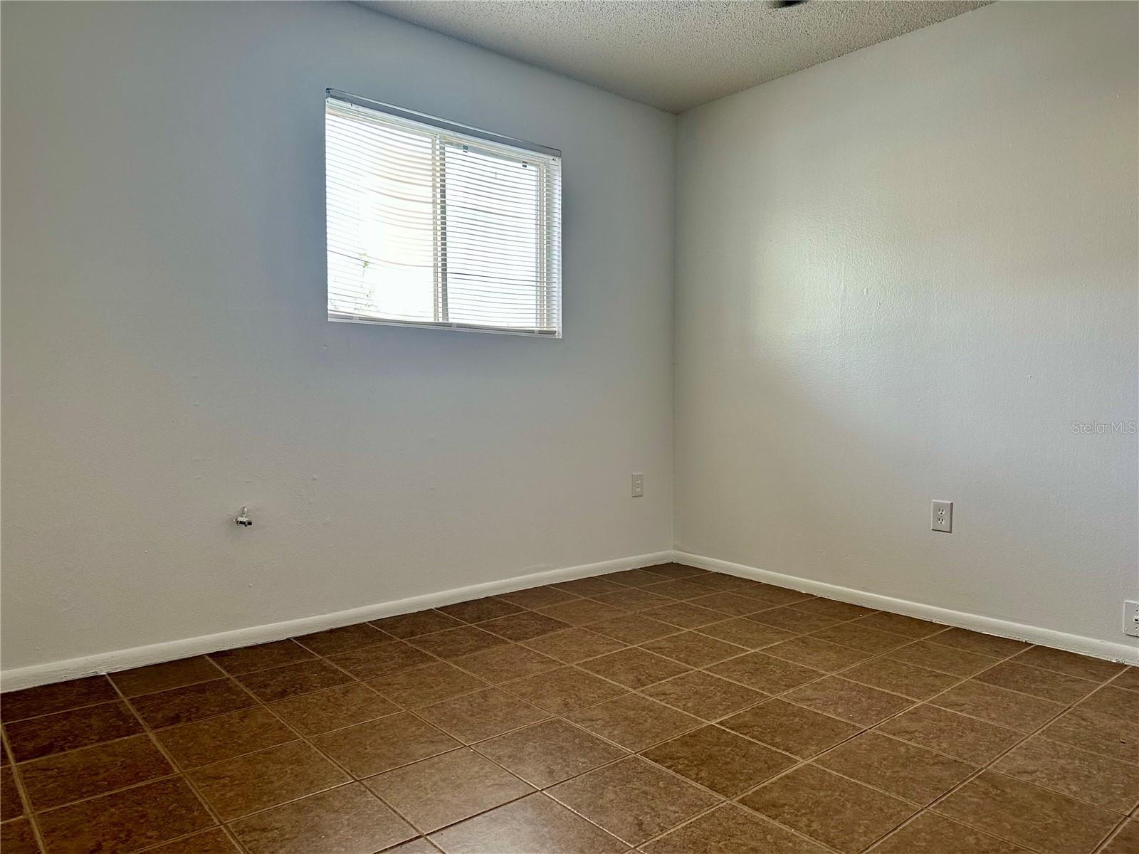 Image 10 of 16 For 946 Lake Destiny Road E