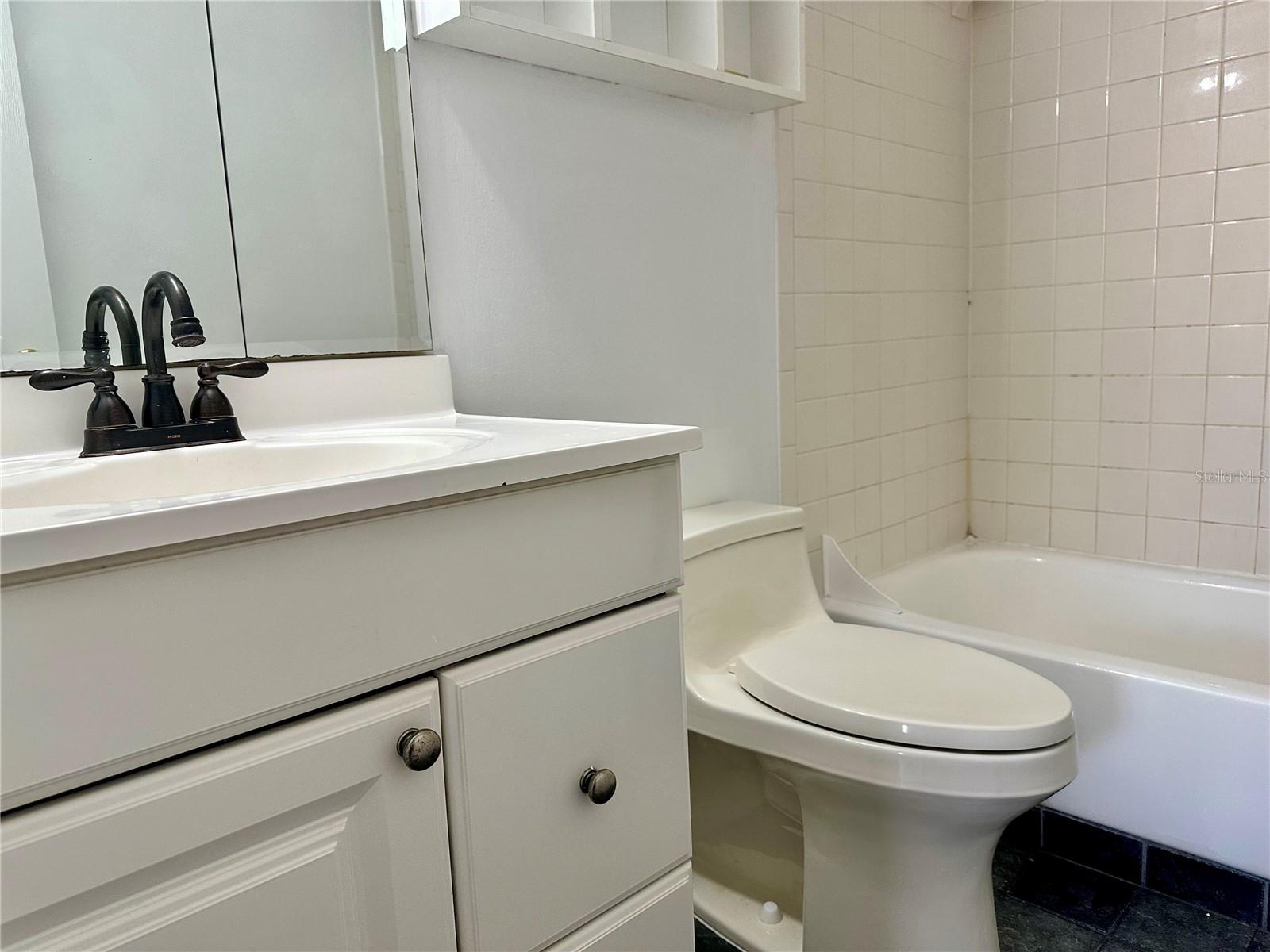 Image 11 of 16 For 946 Lake Destiny Road E