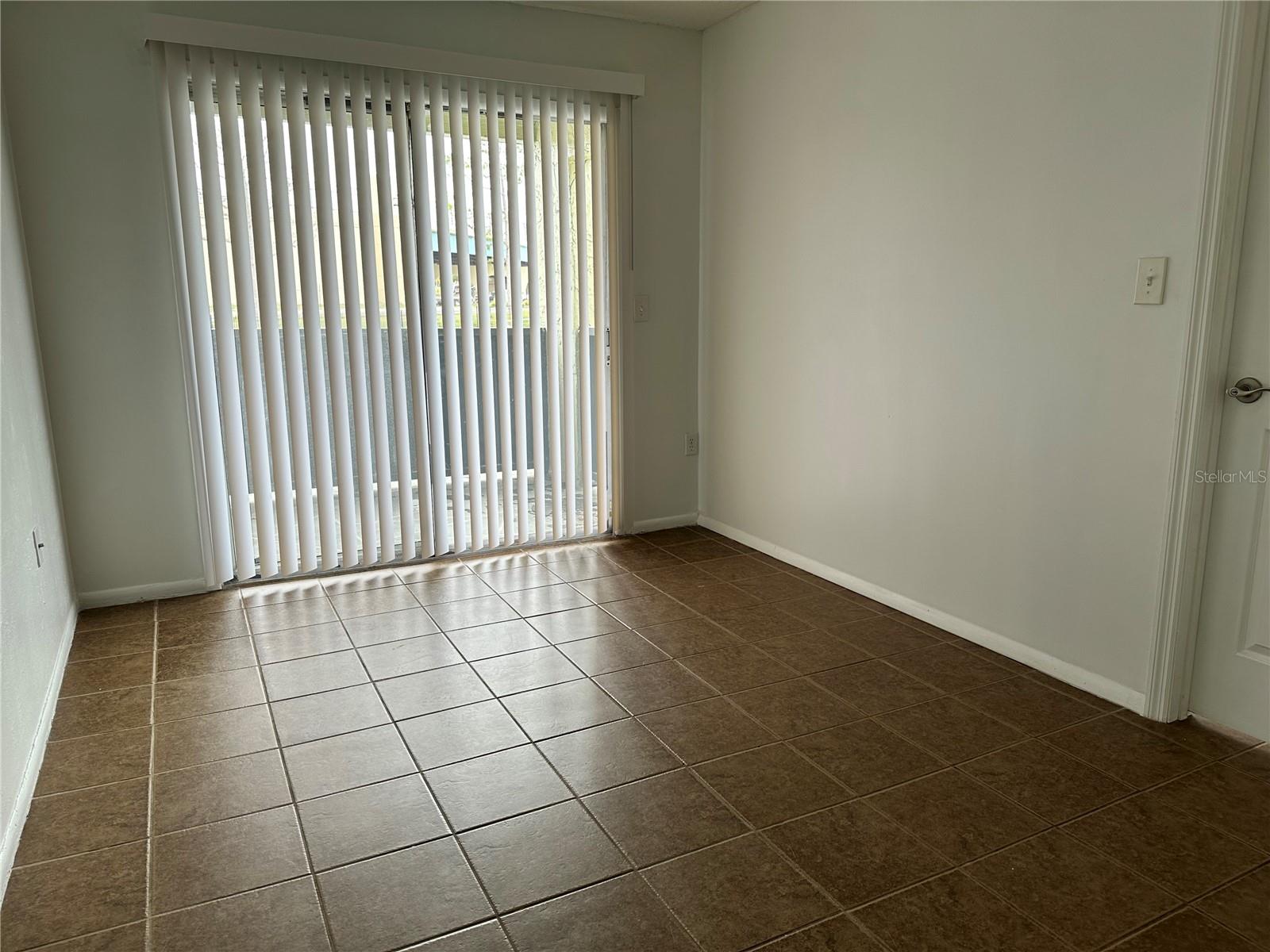 Image 6 of 16 For 946 Lake Destiny Road E