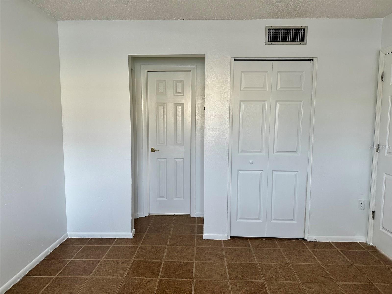 Image 9 of 16 For 946 Lake Destiny Road E