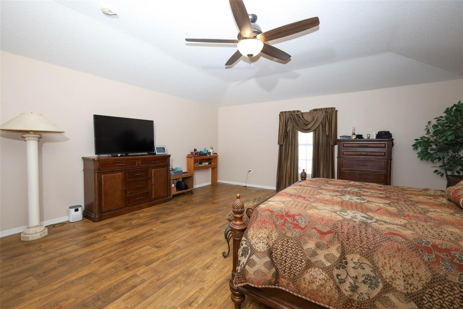 Image 23 of 42 For 210 Pinefield Drive