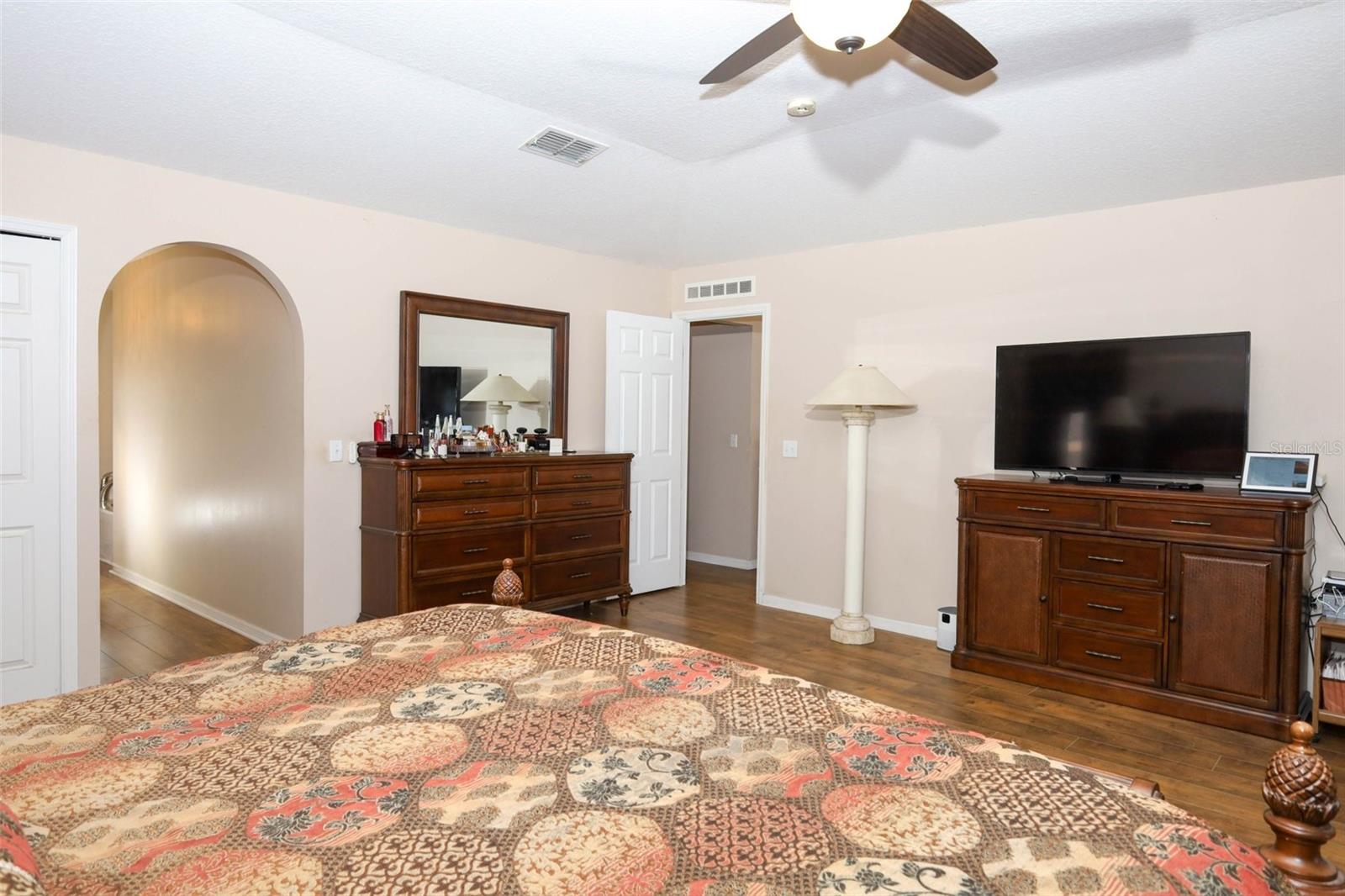 Image 24 of 42 For 210 Pinefield Drive