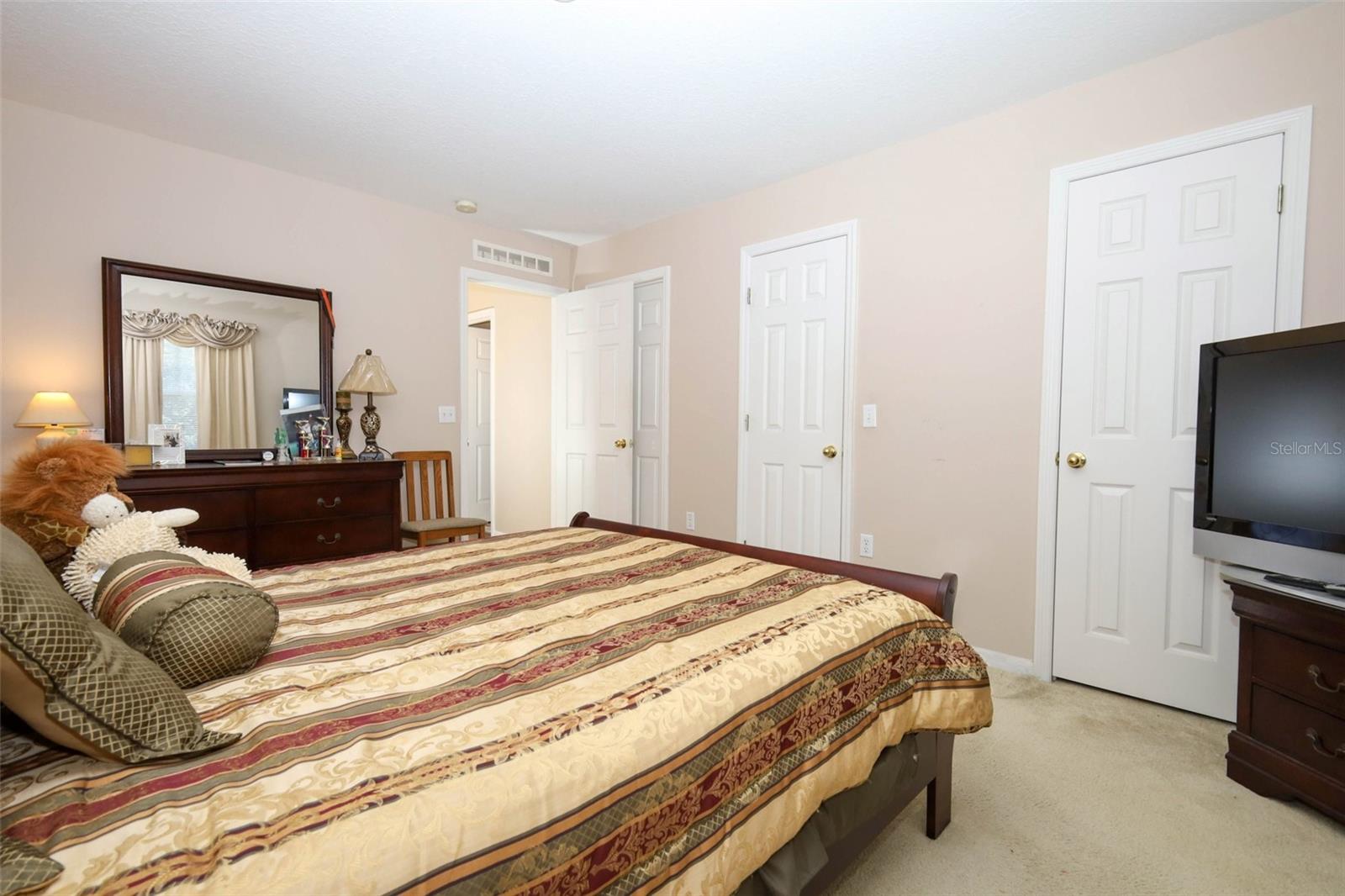 Image 31 of 42 For 210 Pinefield Drive