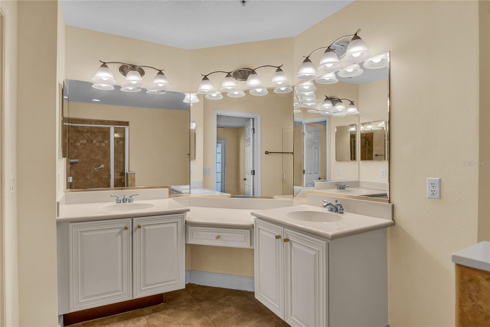 Image 25 of 43 For 1393 Benevolent Street