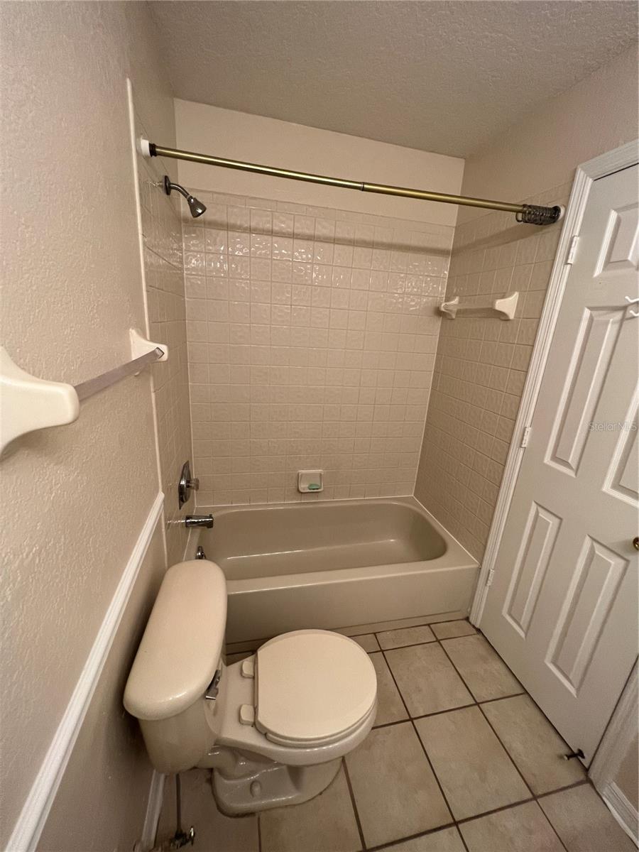 Image 16 of 30 For 954 Forest Ridge Court 202