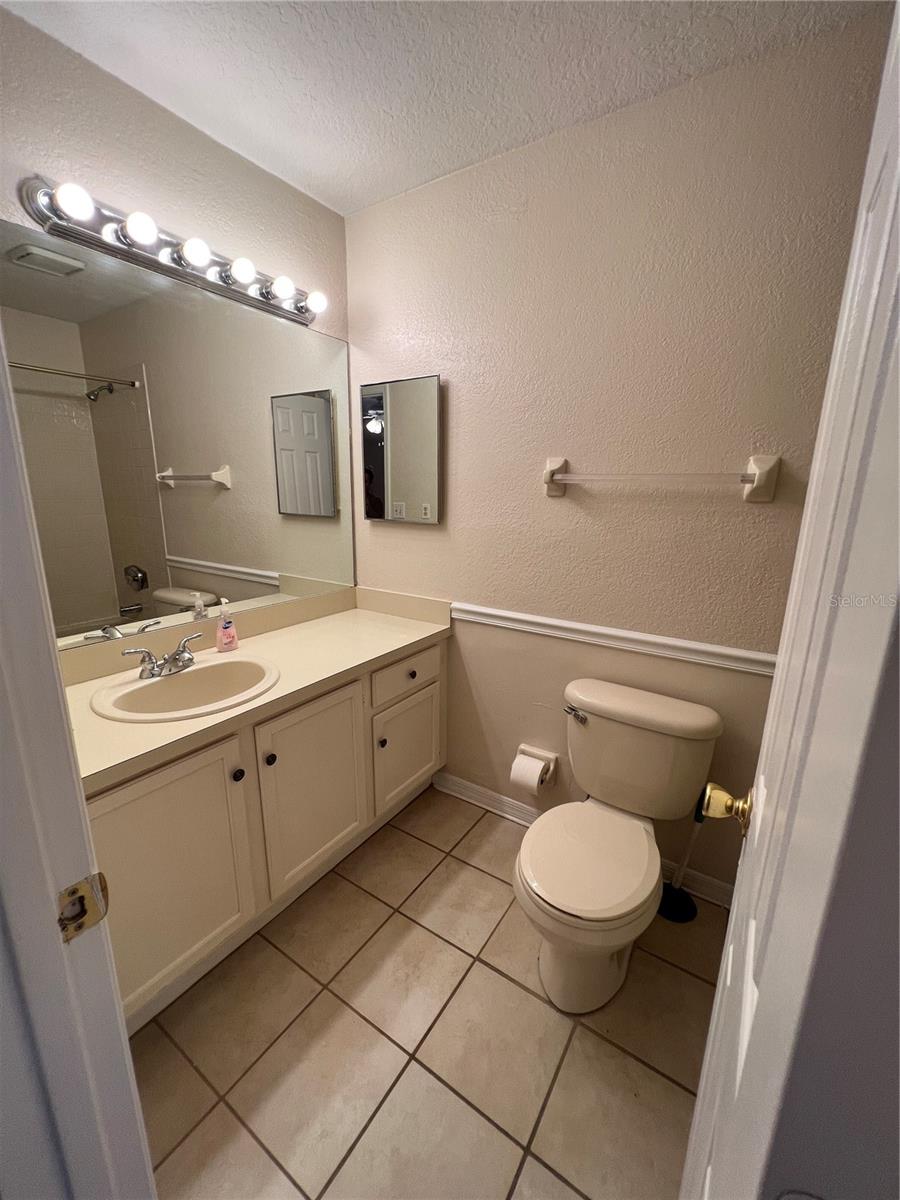 Image 17 of 30 For 954 Forest Ridge Court 202