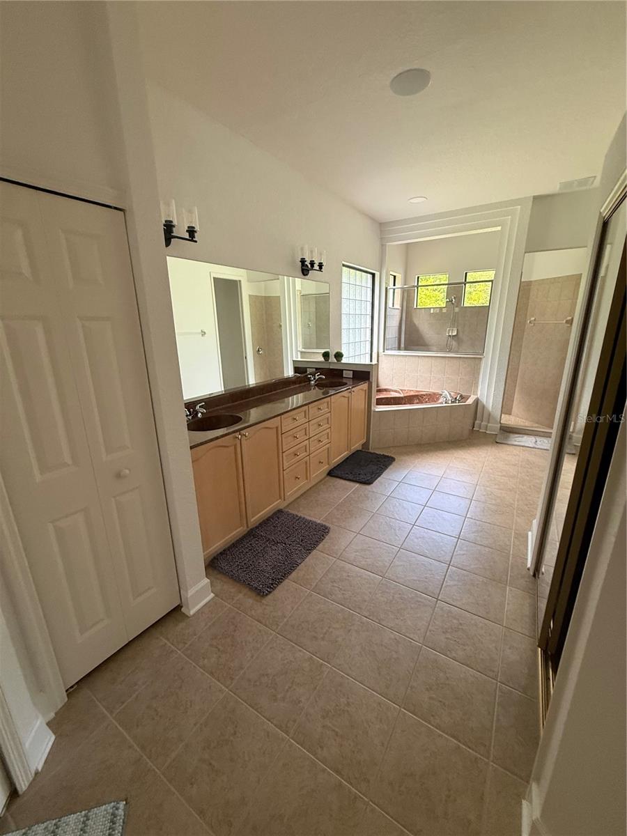 Image 18 of 24 For 13938 Arbor Glen Court