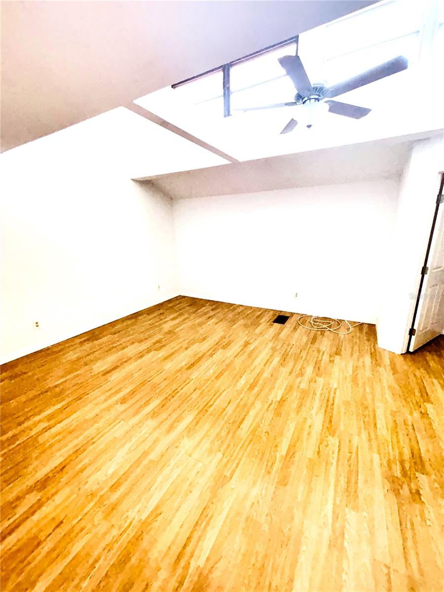 Image 11 of 23 For 2583 Countryside Boulevard 3309