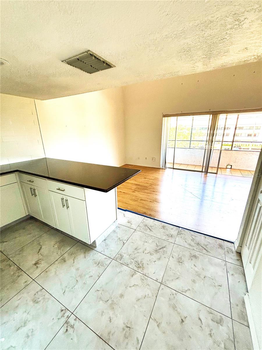 Image 4 of 23 For 2583 Countryside Boulevard 3309