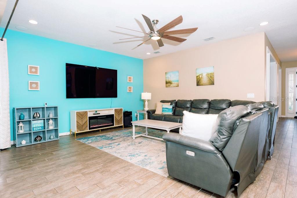 Image 7 of 43 For 8173 Gamemaster Avenue