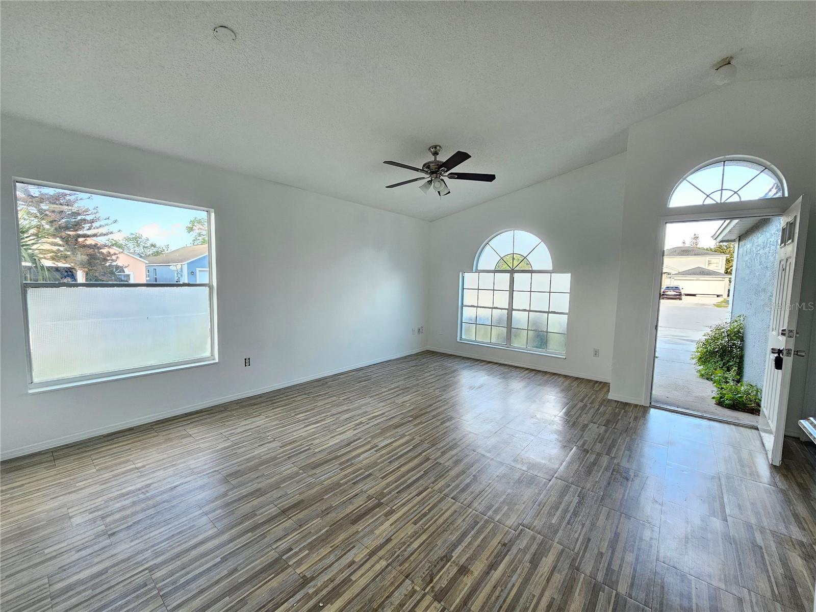 Image 4 of 15 For 430 Southern Charm Drive