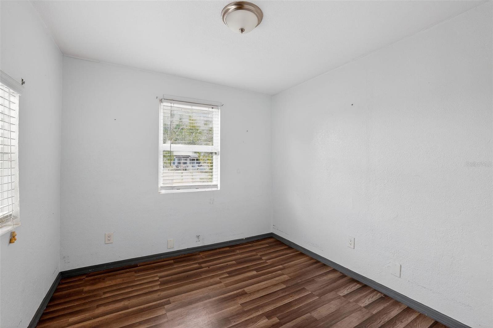 Image 11 of 31 For 300 52nd Street S