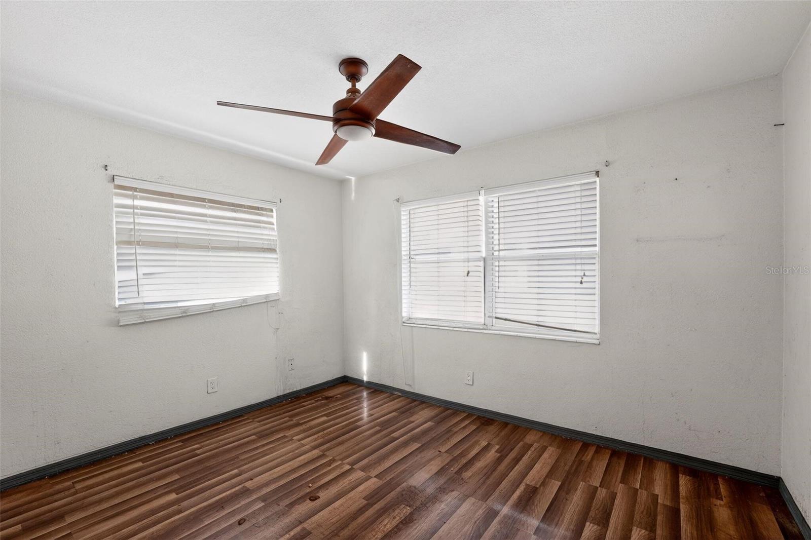 Image 15 of 31 For 300 52nd Street S