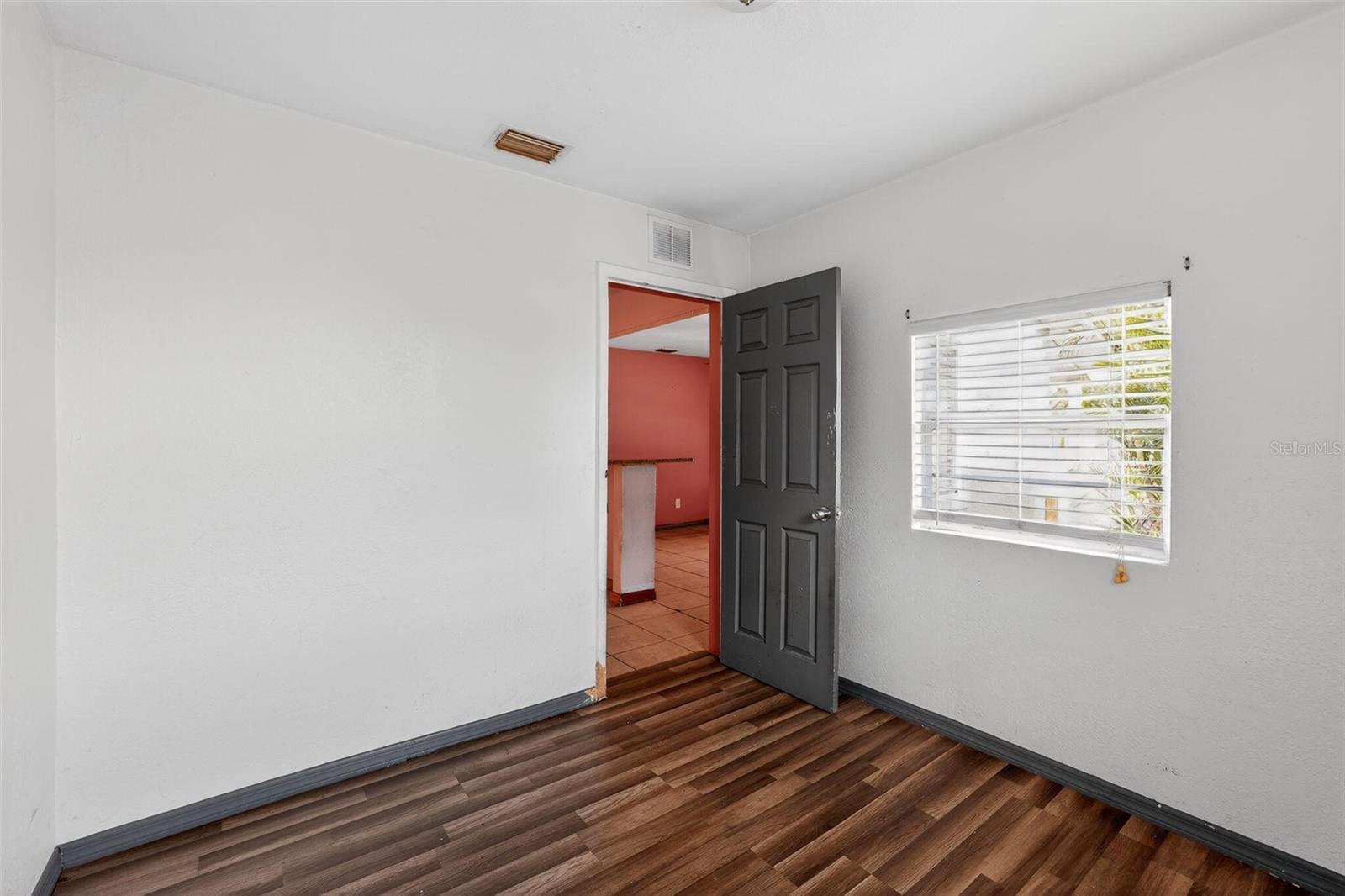 Image 16 of 31 For 300 52nd Street S