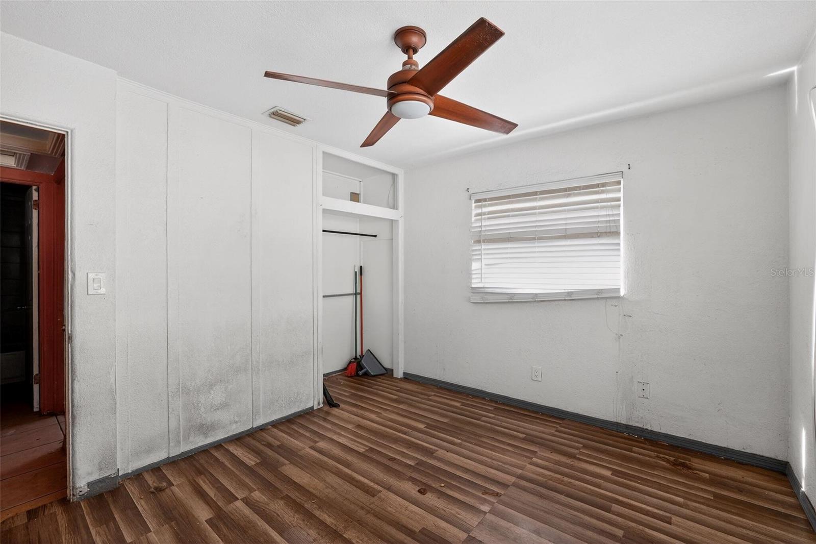 Image 23 of 31 For 300 52nd Street S