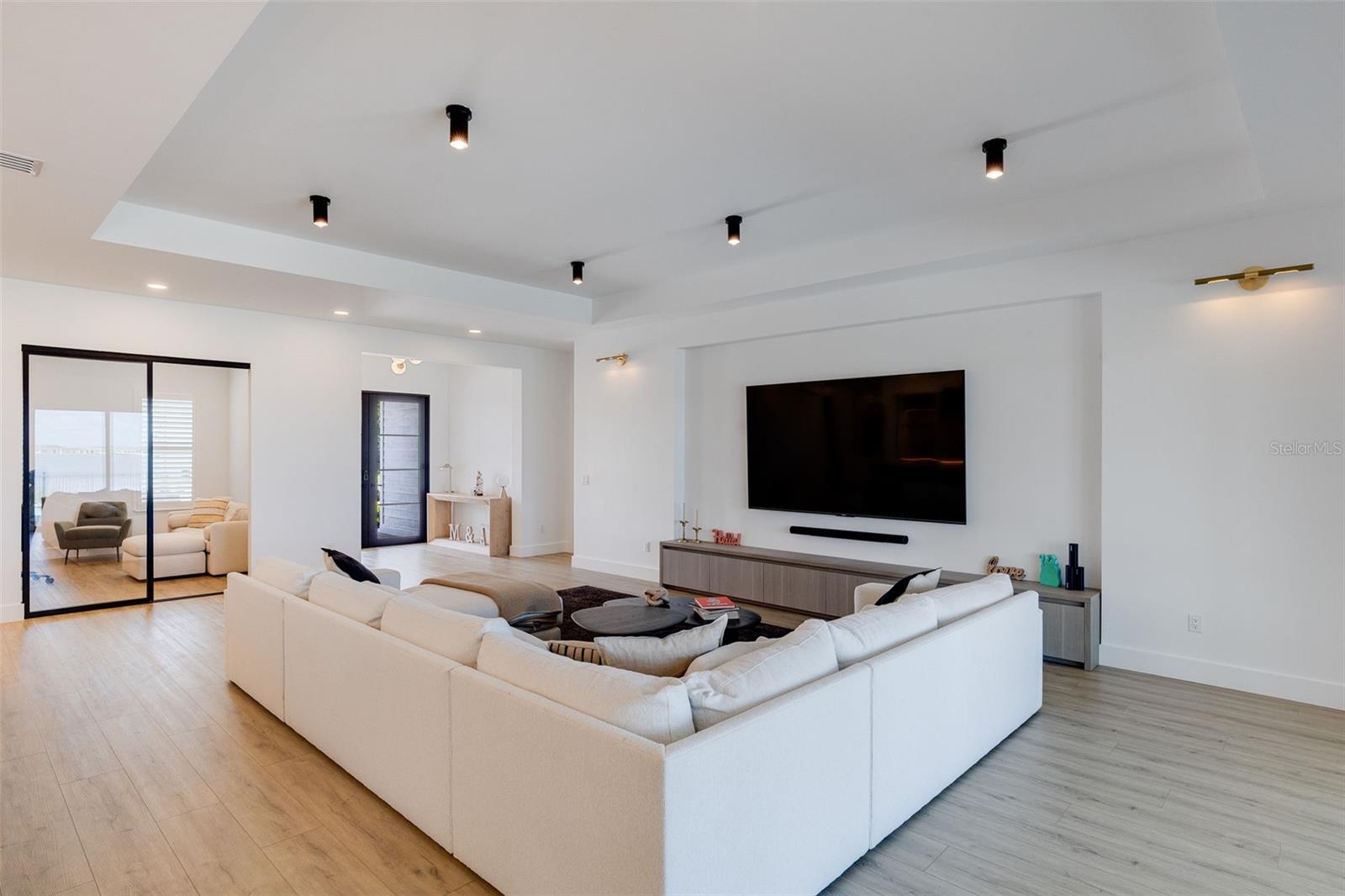 Image 17 of 45 For 43394 Waterside Trail