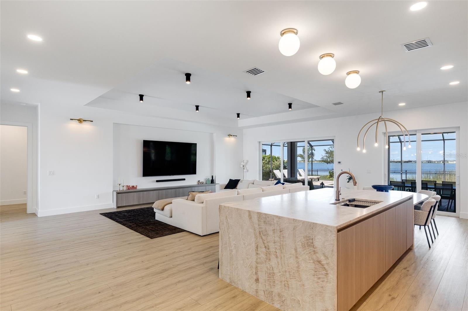 Image 21 of 45 For 43394 Waterside Trail