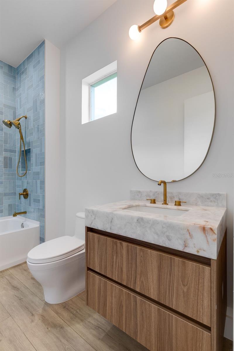 Image 33 of 45 For 43394 Waterside Trail