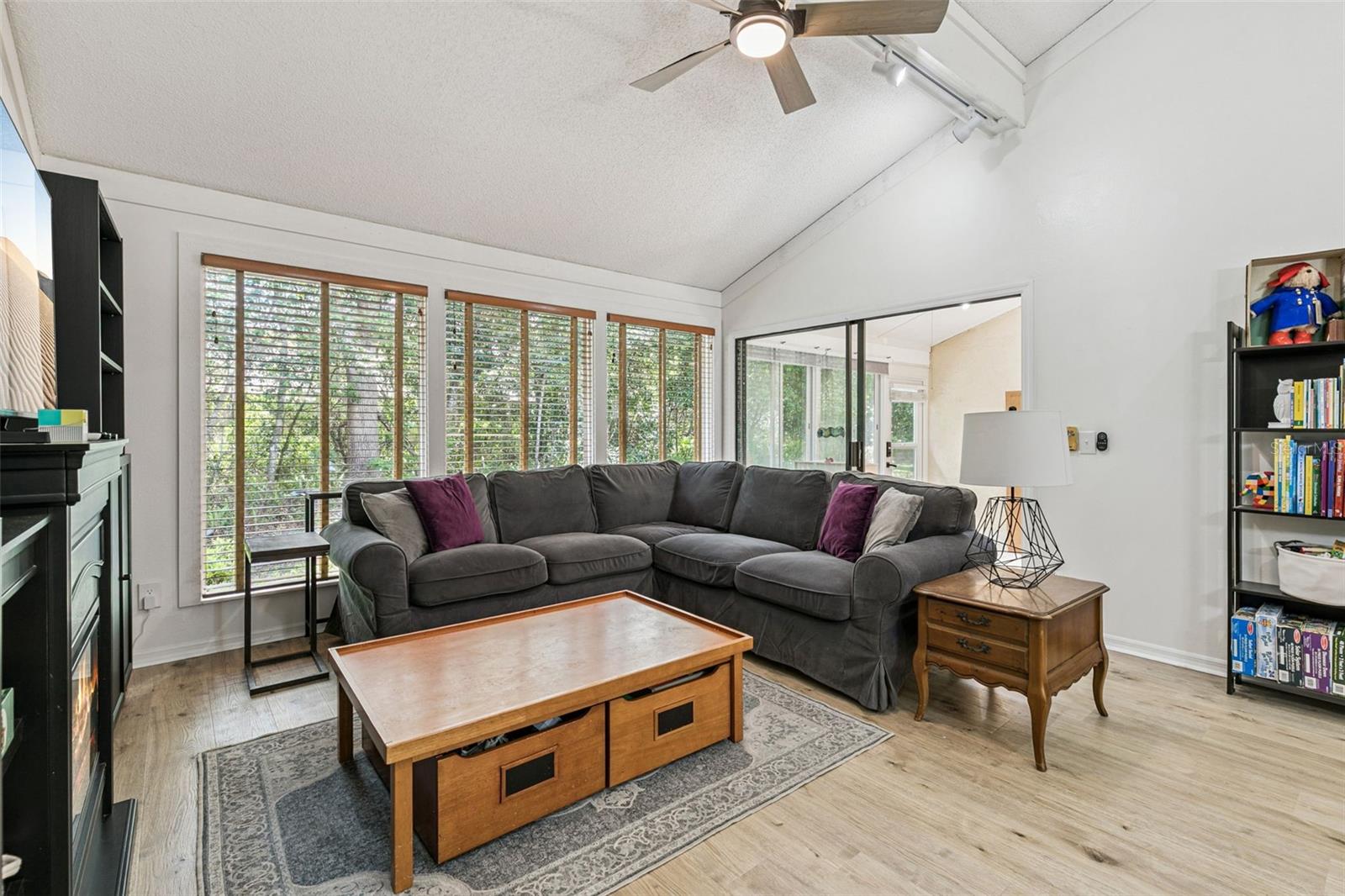 Image 8 of 36 For 335 Golfside Cove