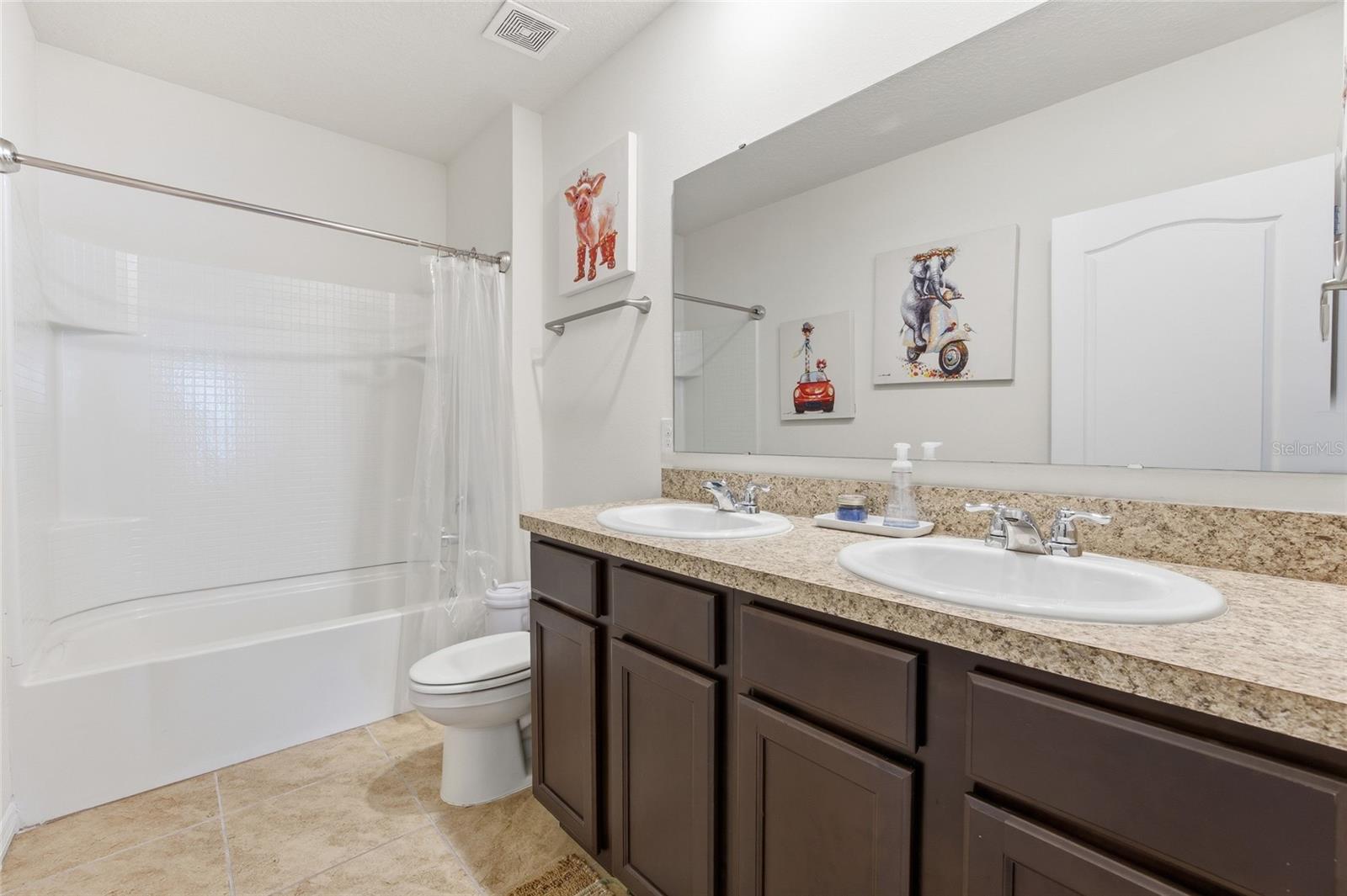 Image 13 of 44 For 2557 Shamrock Street