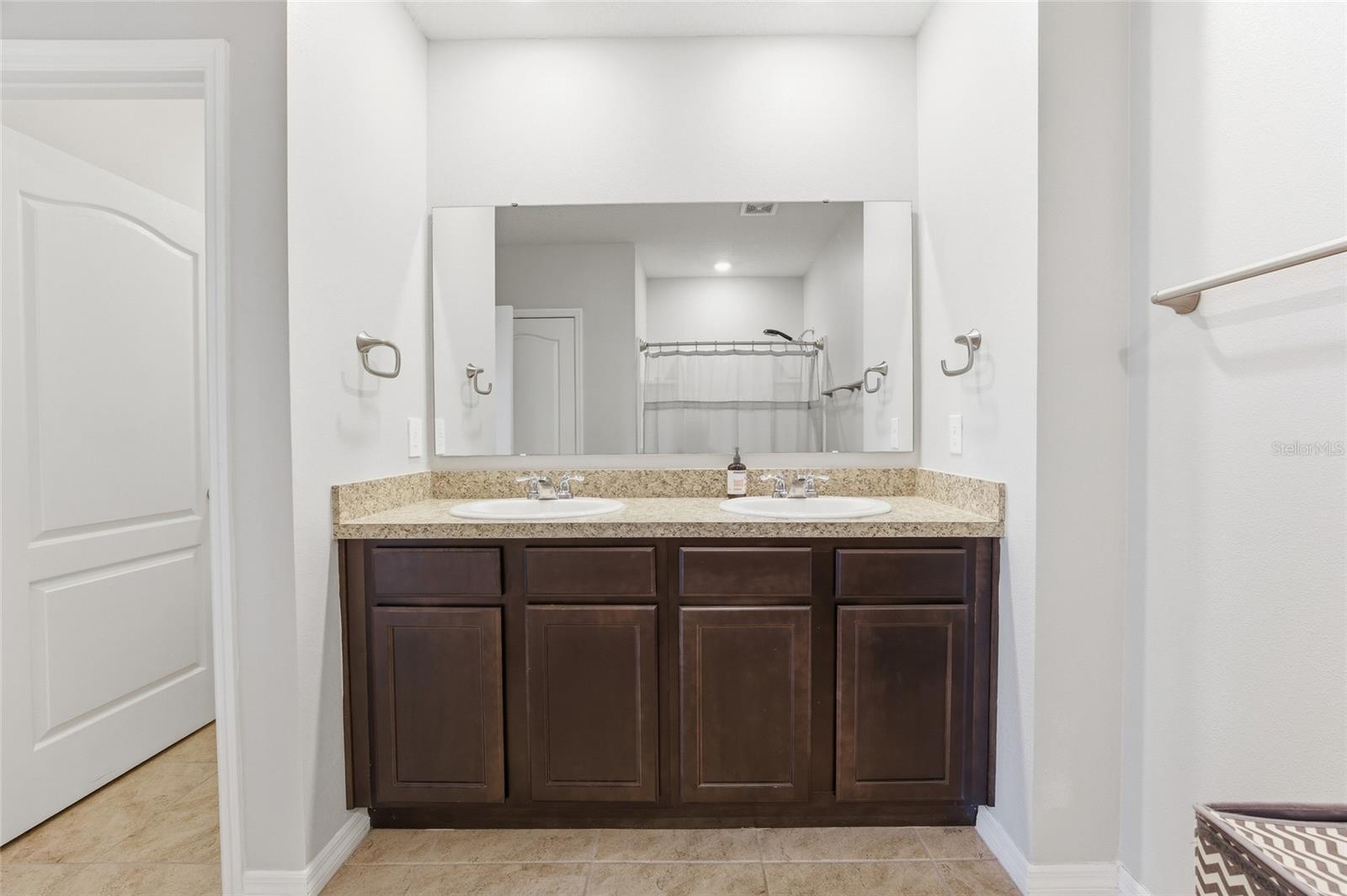 Image 35 of 44 For 2557 Shamrock Street