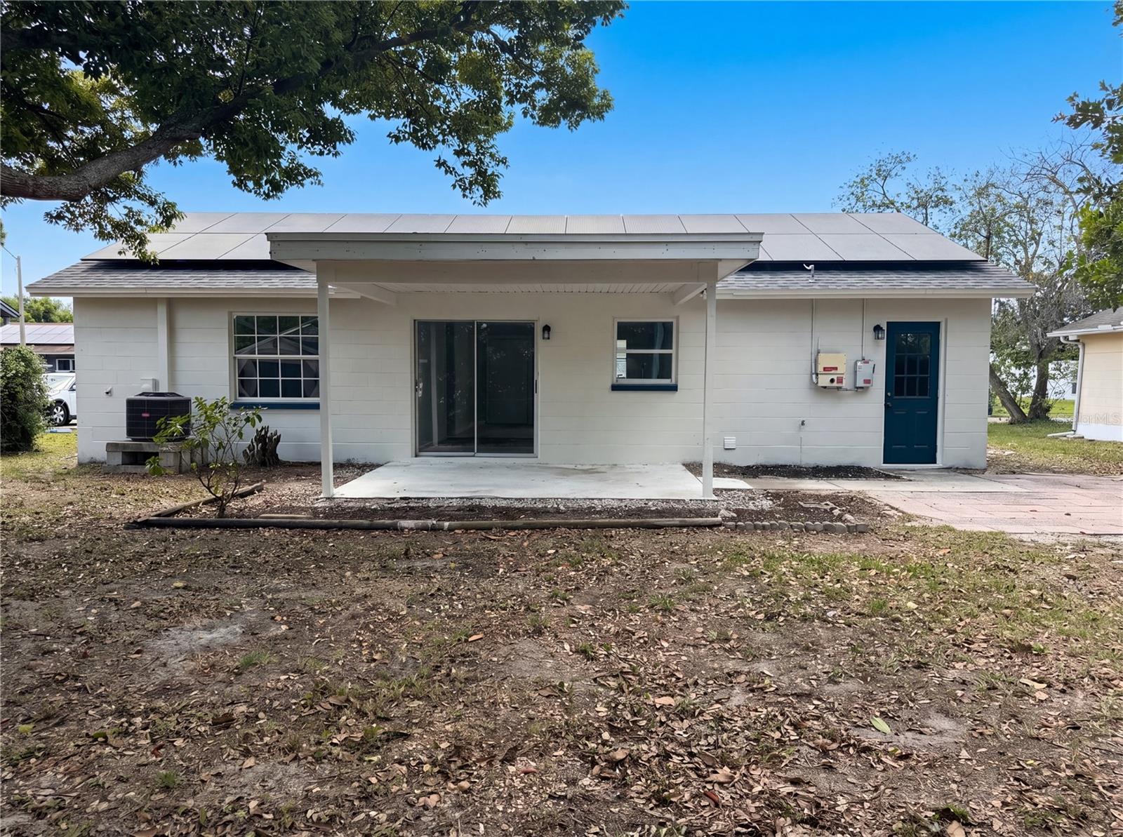 Listing photo id 3 for 3130 Ludlow Drive