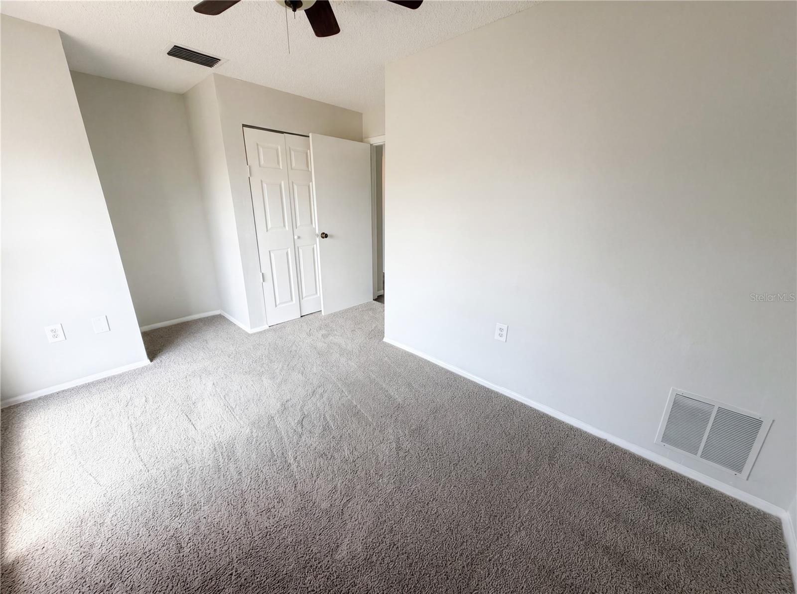 Listing photo id 4 for 3130 Ludlow Drive