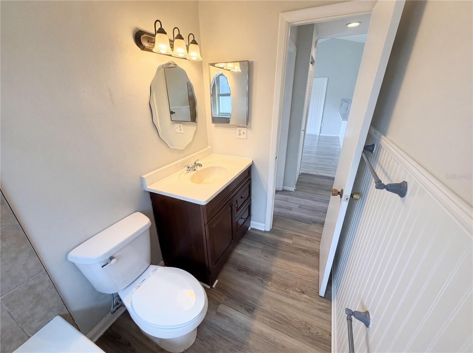 Listing photo id 7 for 3130 Ludlow Drive
