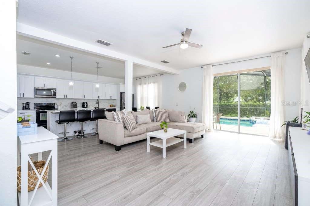 Image 19 of 63 For 17614 Woodcrest Way