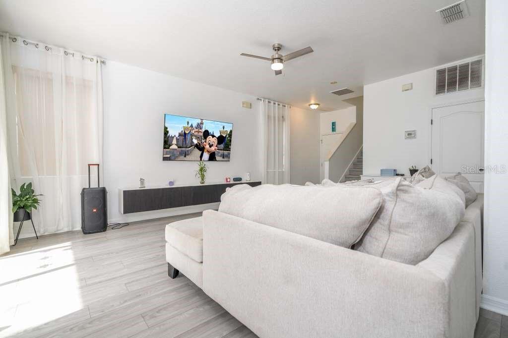 Image 28 of 63 For 17614 Woodcrest Way