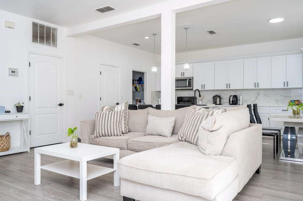 Image 29 of 63 For 17614 Woodcrest Way