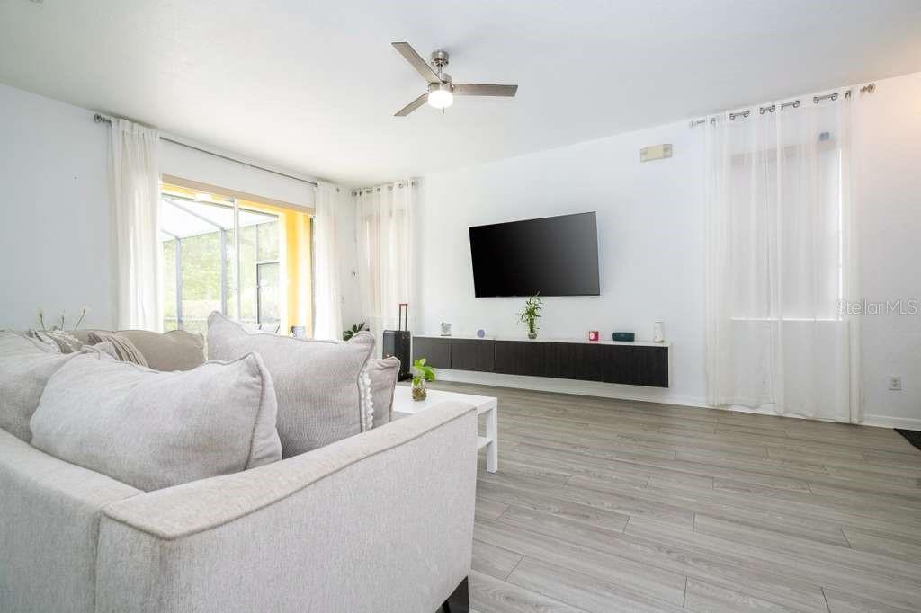 Image 32 of 63 For 17614 Woodcrest Way