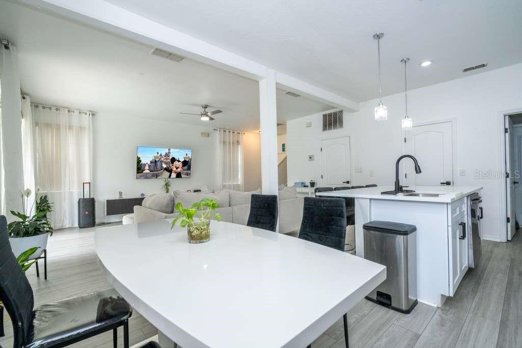 Image 34 of 63 For 17614 Woodcrest Way