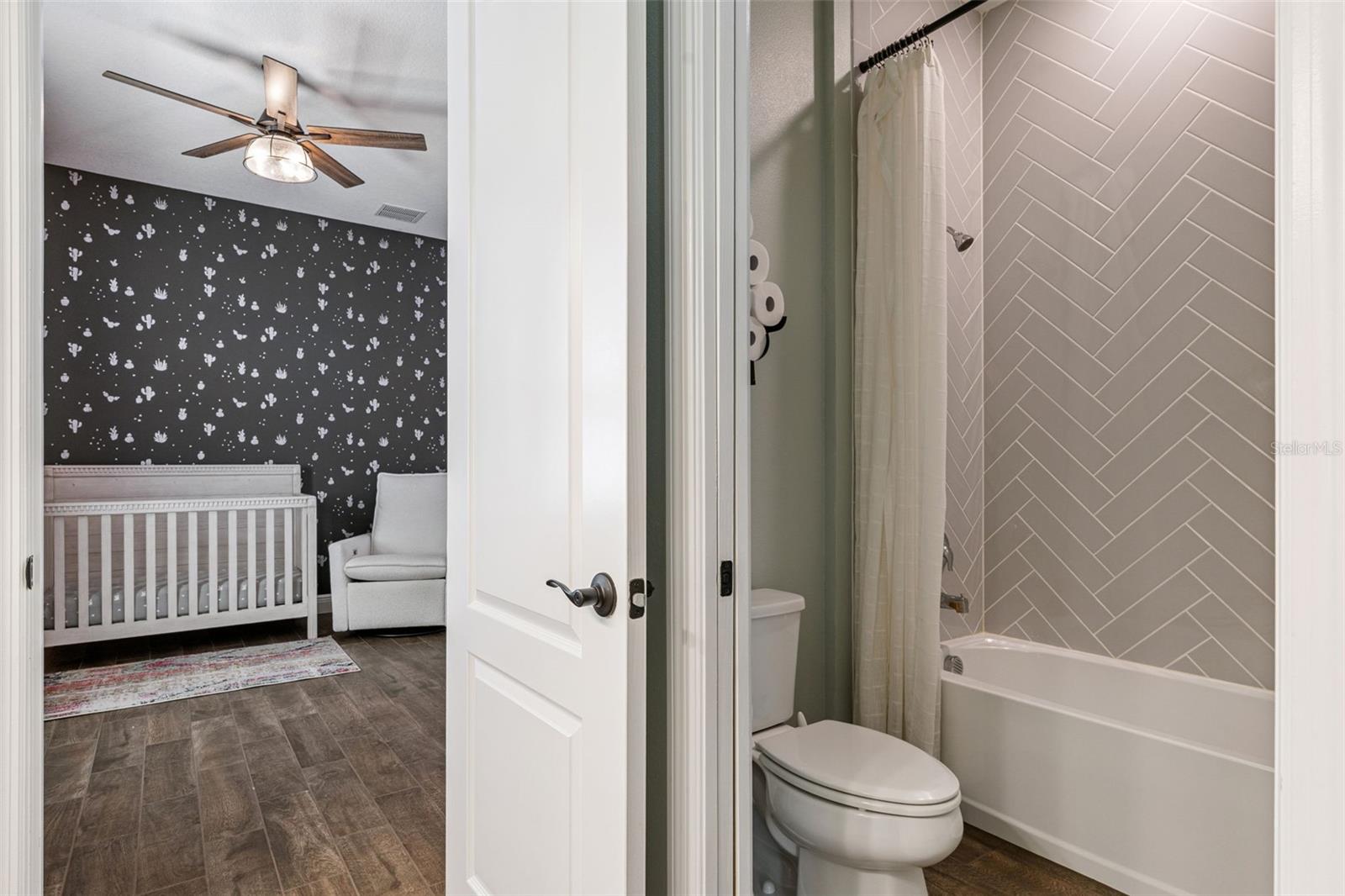 Image 25 of 49 For 15306 Gilligan Court