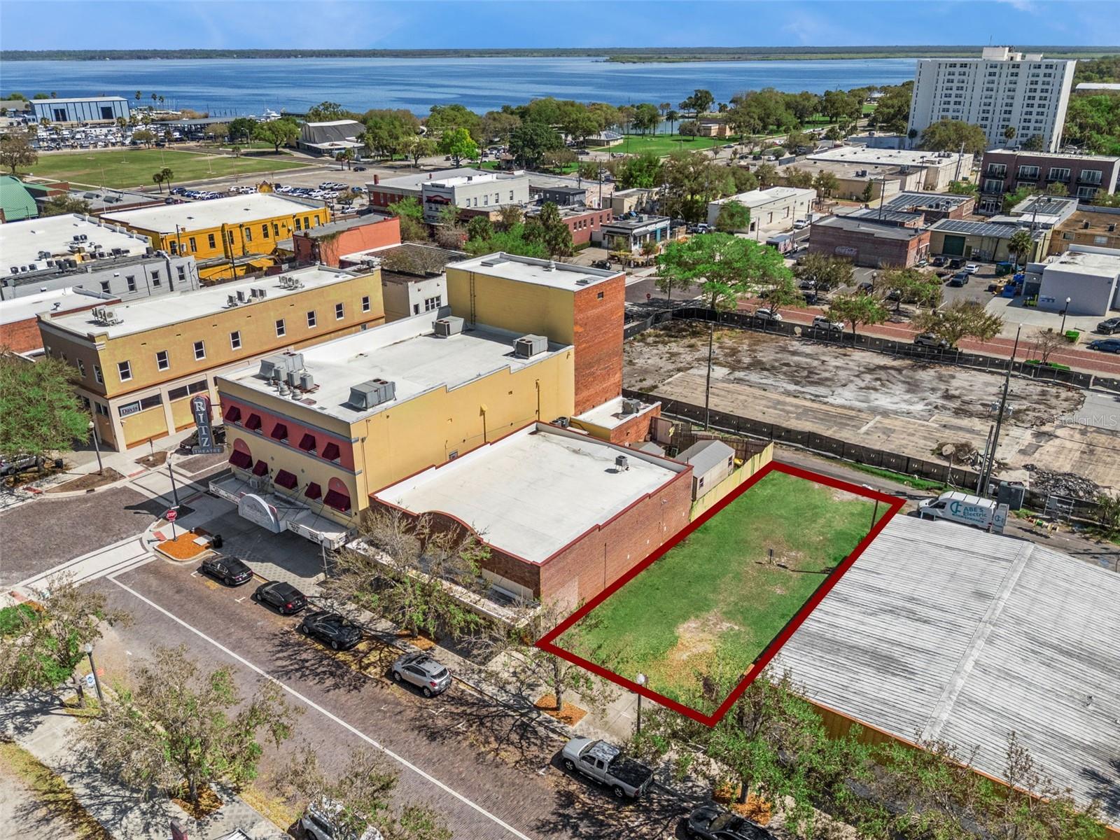 Image 10 of 21 For 215 Magnolia Avenue