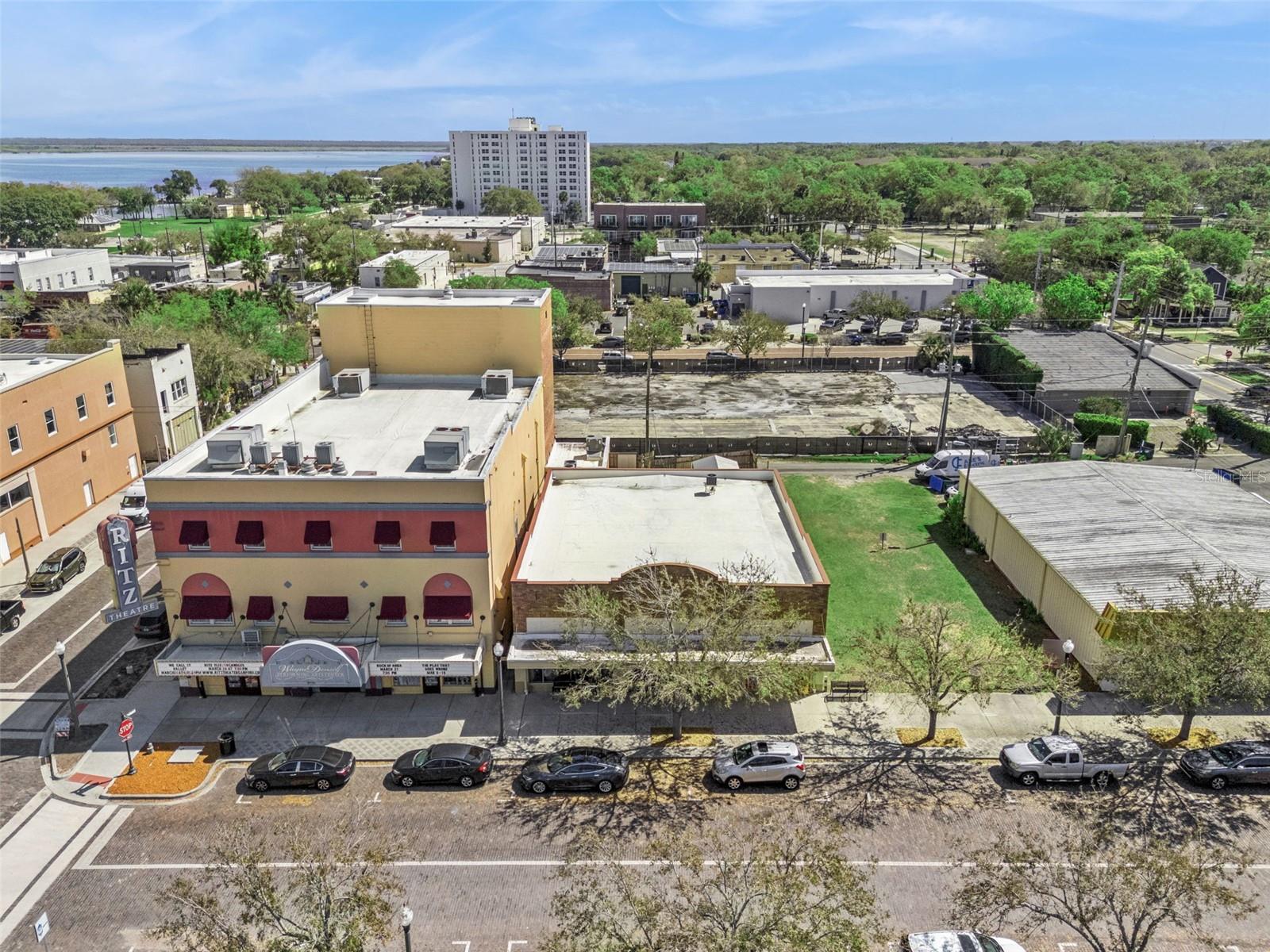 Image 11 of 21 For 215 Magnolia Avenue