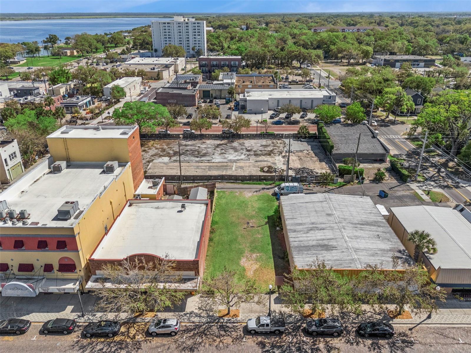 Image 12 of 21 For 215 Magnolia Avenue