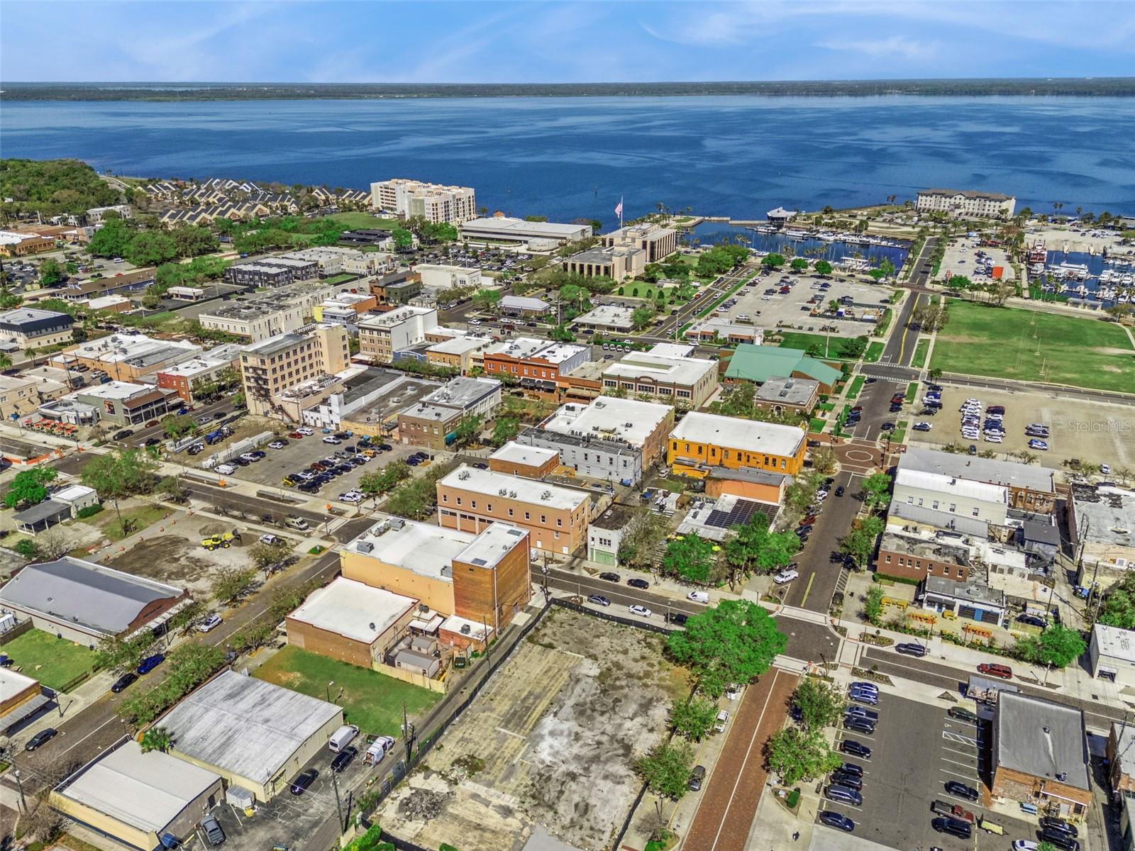 Image 16 of 21 For 215 Magnolia Avenue