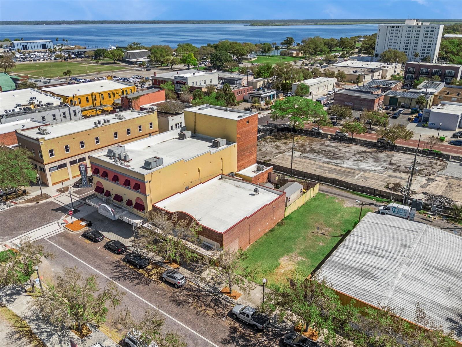 Image 9 of 21 For 215 Magnolia Avenue