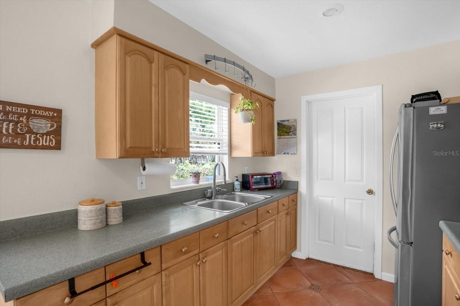 Image 5 of 17 For 739 Seminole Avenue