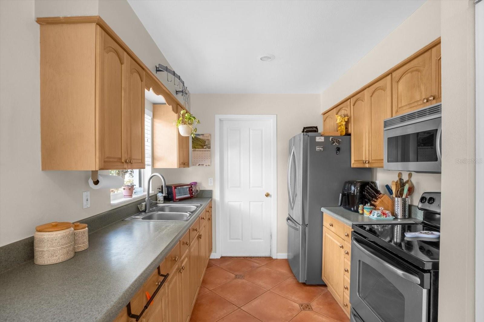 Image 6 of 17 For 739 Seminole Avenue