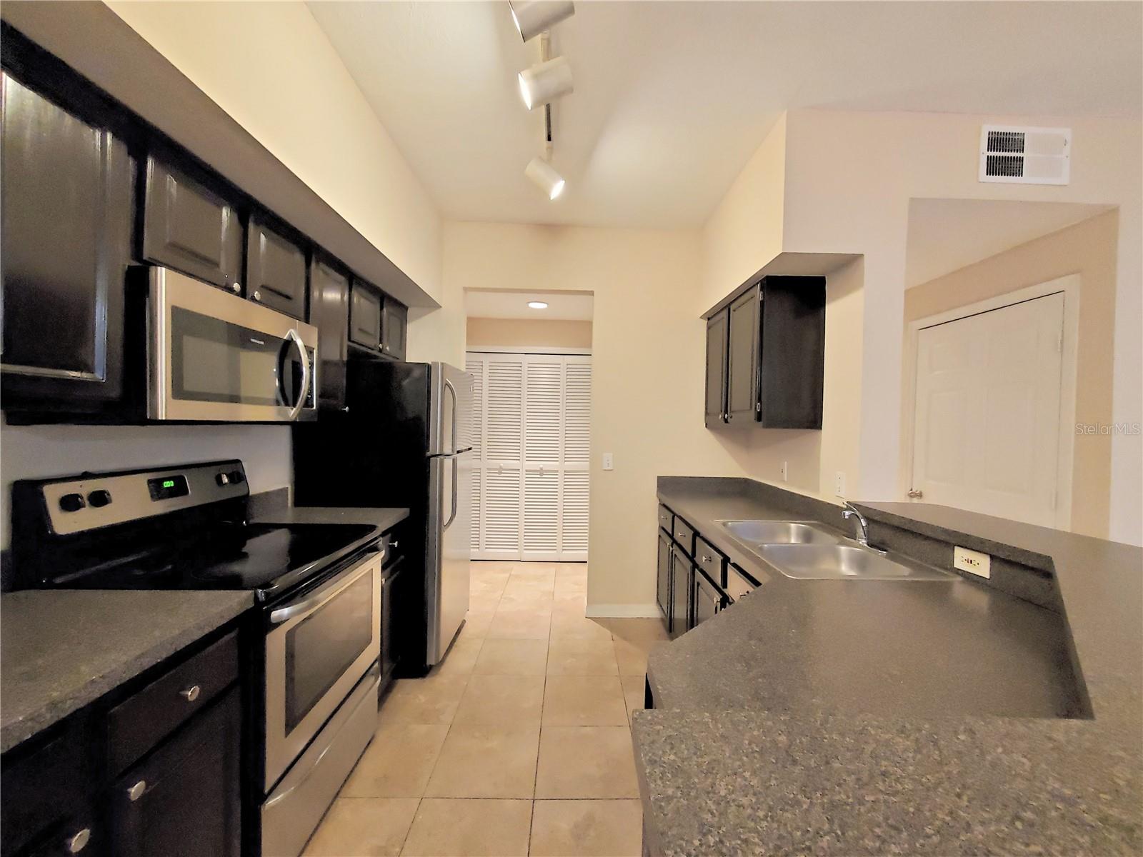 Image 16 of 18 For 6029 Westgate Drive 712
