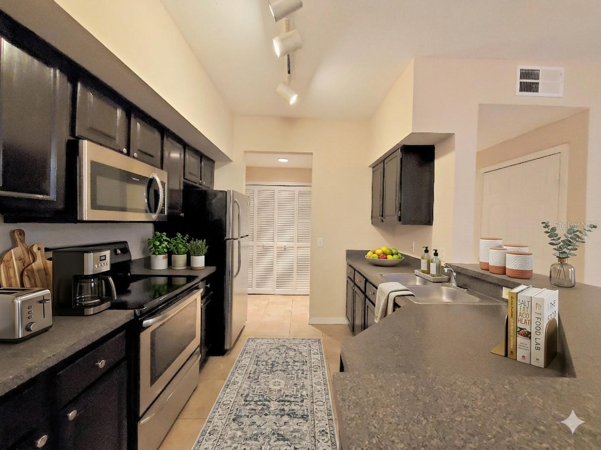 Image 4 of 18 For 6029 Westgate Drive 712