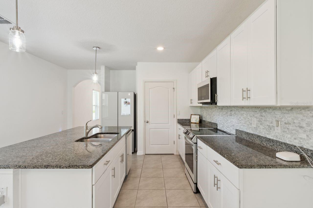 Image 9 of 47 For 859 Gunnison Drive