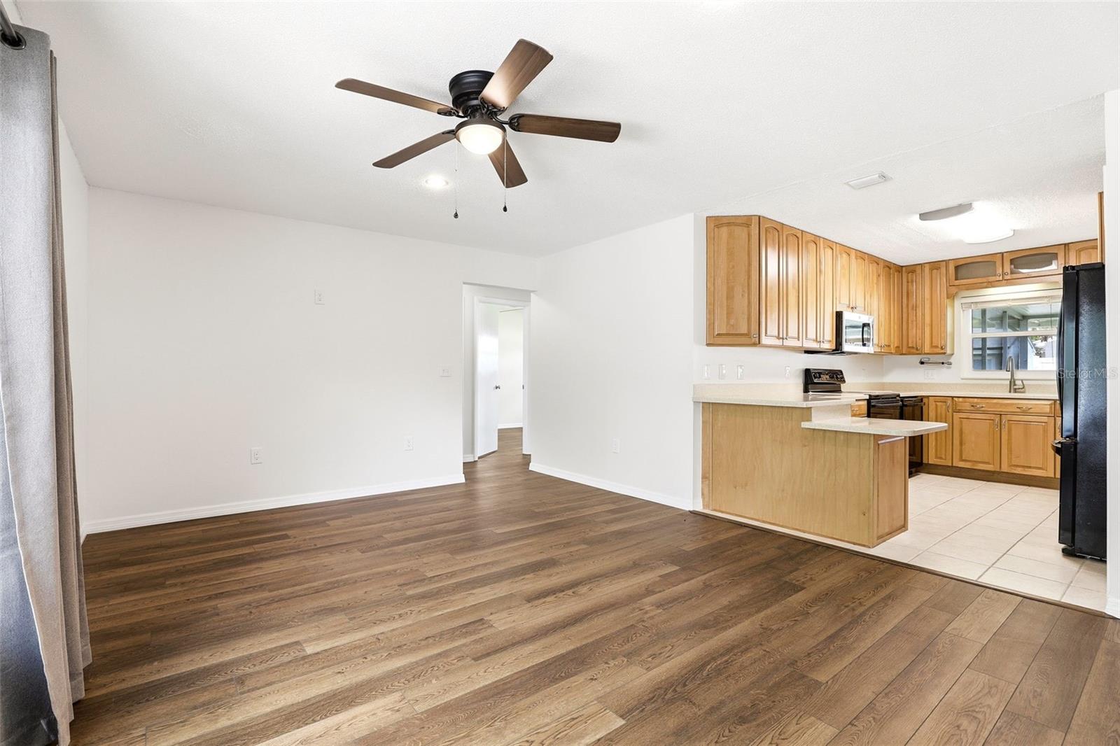 Image 19 of 41 For 611 Orchid Lane