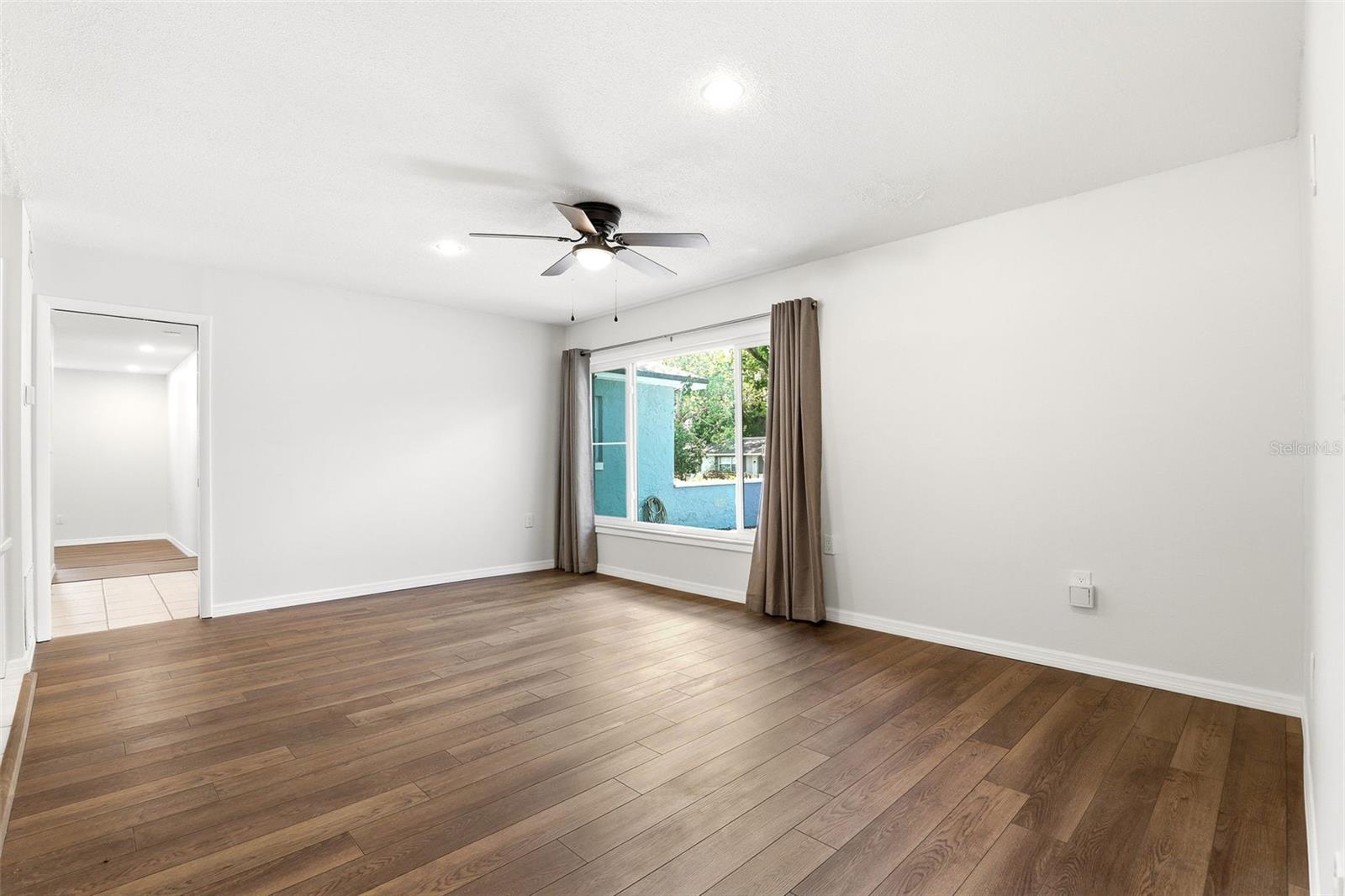 Image 21 of 41 For 611 Orchid Lane