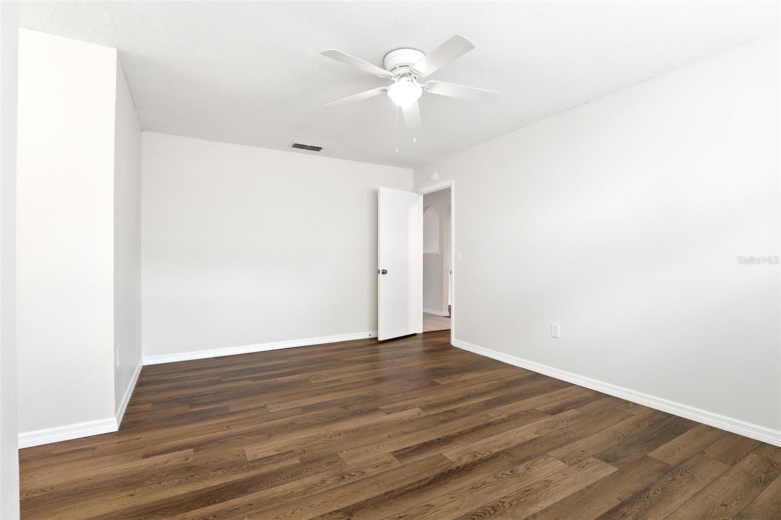 Image 23 of 41 For 611 Orchid Lane