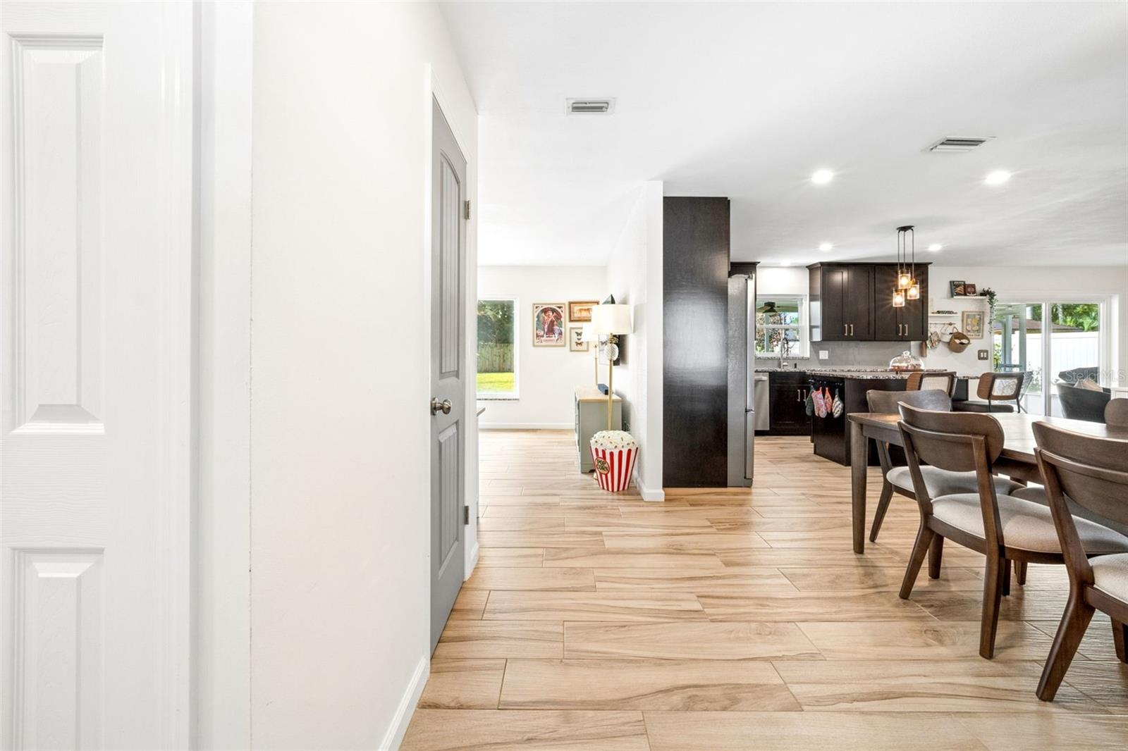 Image 16 of 52 For 1004 Cathy Drive