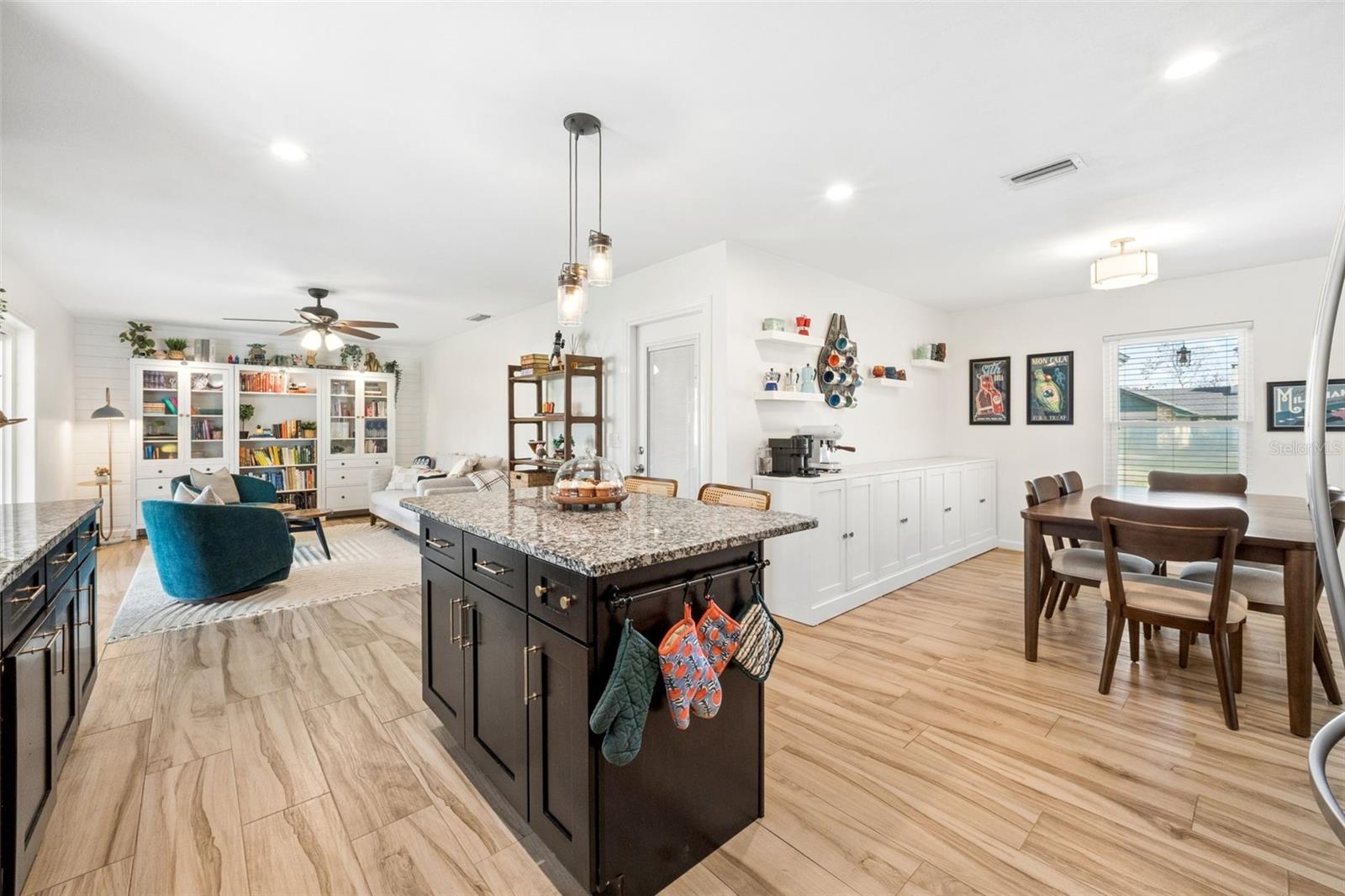 Image 17 of 52 For 1004 Cathy Drive